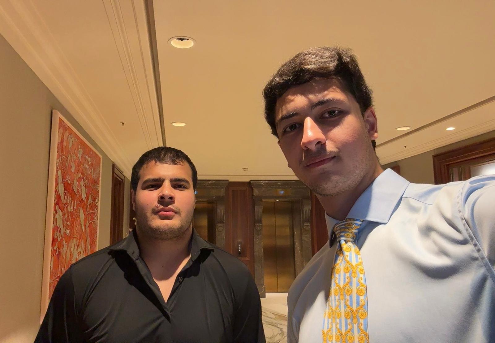 Pablo und Vancet bei Business Meeting